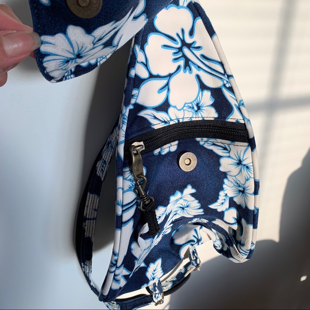 Hibiscus print zipper strap backpack